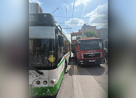 В Кальном столкнулись автобус и эвакуатор