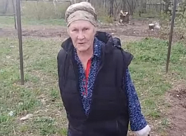 85-летняя бабушка в одиночку убирает рязанский поселок Строитель