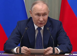 Путин поблагодарил за работу правительство, которое уходит в отставку