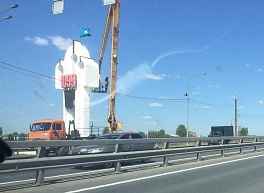 Стелу на въезде в Рязань со стороны Солотчи начали ремонтировать