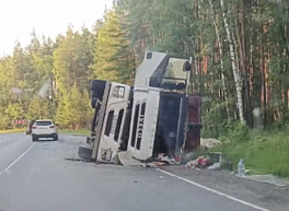 На трассе Рязань — Клепики перевернулся грузовик