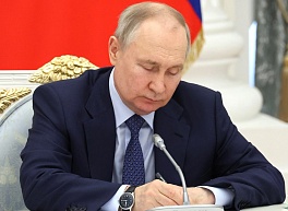 Путин подписал закон, разрешающий длительные свидания с родственниками в СИЗО