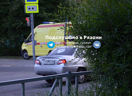 При столкновении легковушки и мотоцикла на улице Весенней пострадал преподаватель РязГМУ