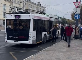 В сети появилось видео с «троллейбусной свадьбы» в Рязани