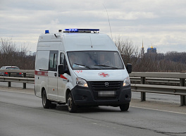 При столкновении легковушки и мотоцикла в Дашково-Песочне пострадал 31-летний мужчина