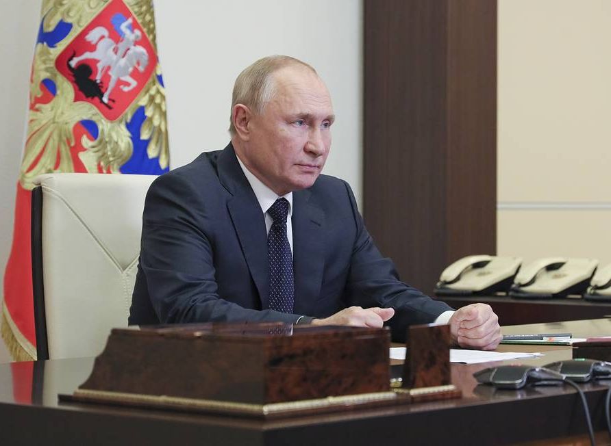 Путин подписал закон о бюджете на ближайшие три года