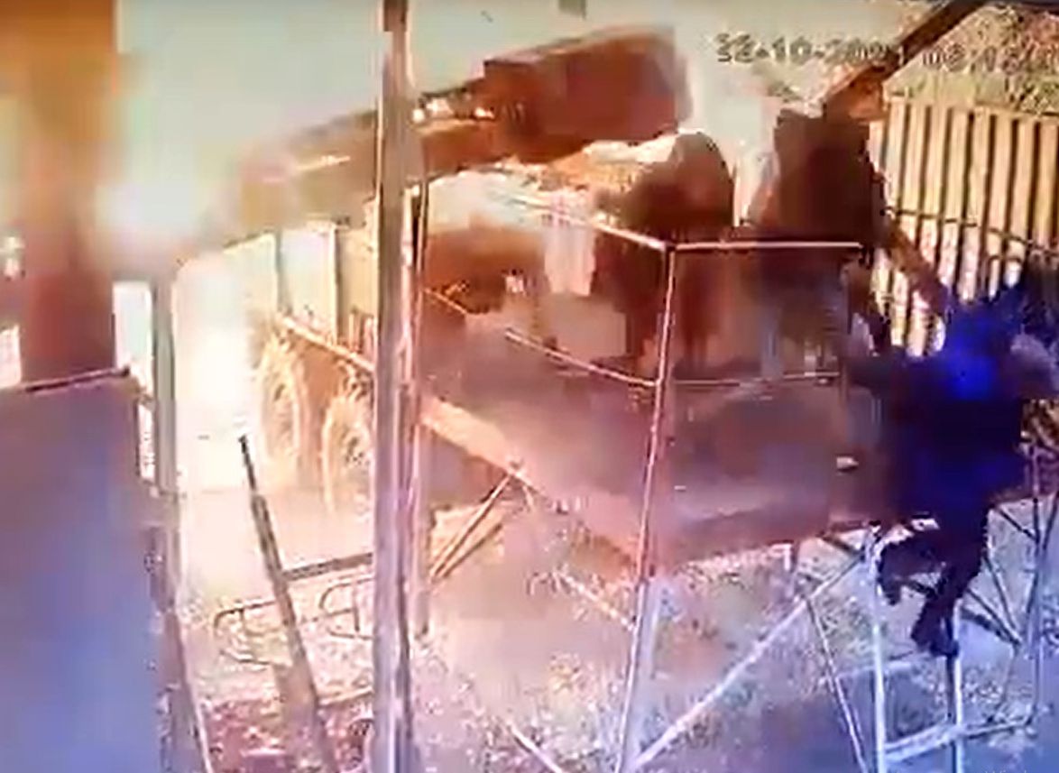 Опубликовано видео взрыва на рязанском заводе, снятое внутри цеха