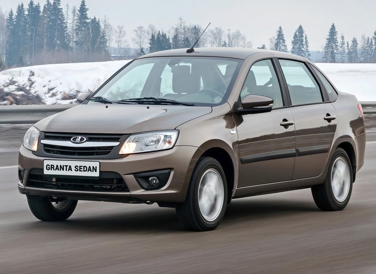 Lada Granta четвертый месяц подряд стала самым продаваемым авто в России