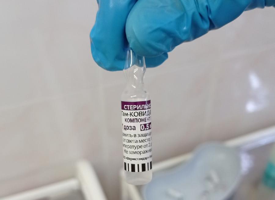 В Екатеринбурге от коронавируса скончался полностью вакцинированный пациент