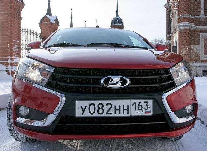 «АвтоВАЗ» представил новые бюджетные версии Lada Vesta