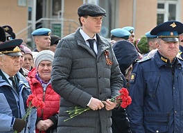 В День Победы губернатор возложил цветы к Вечному огню